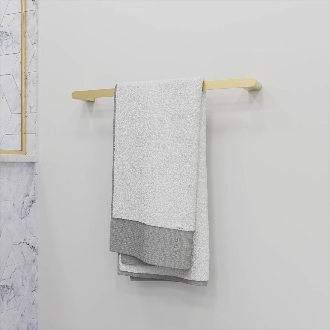 Bath-towels-hanging-on-the-wall-mounted-Bath-rack