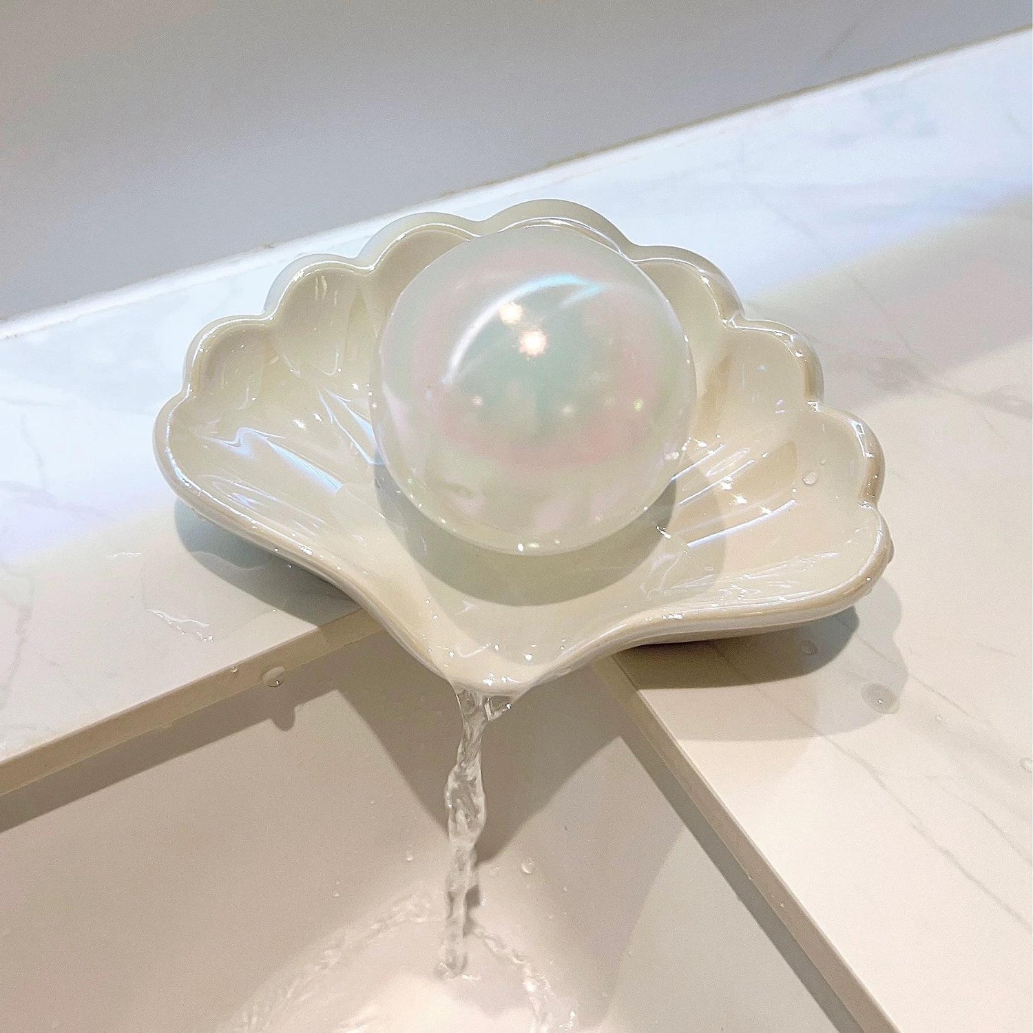 Ceramic sea shell soap dish with self-draining design for bathroom