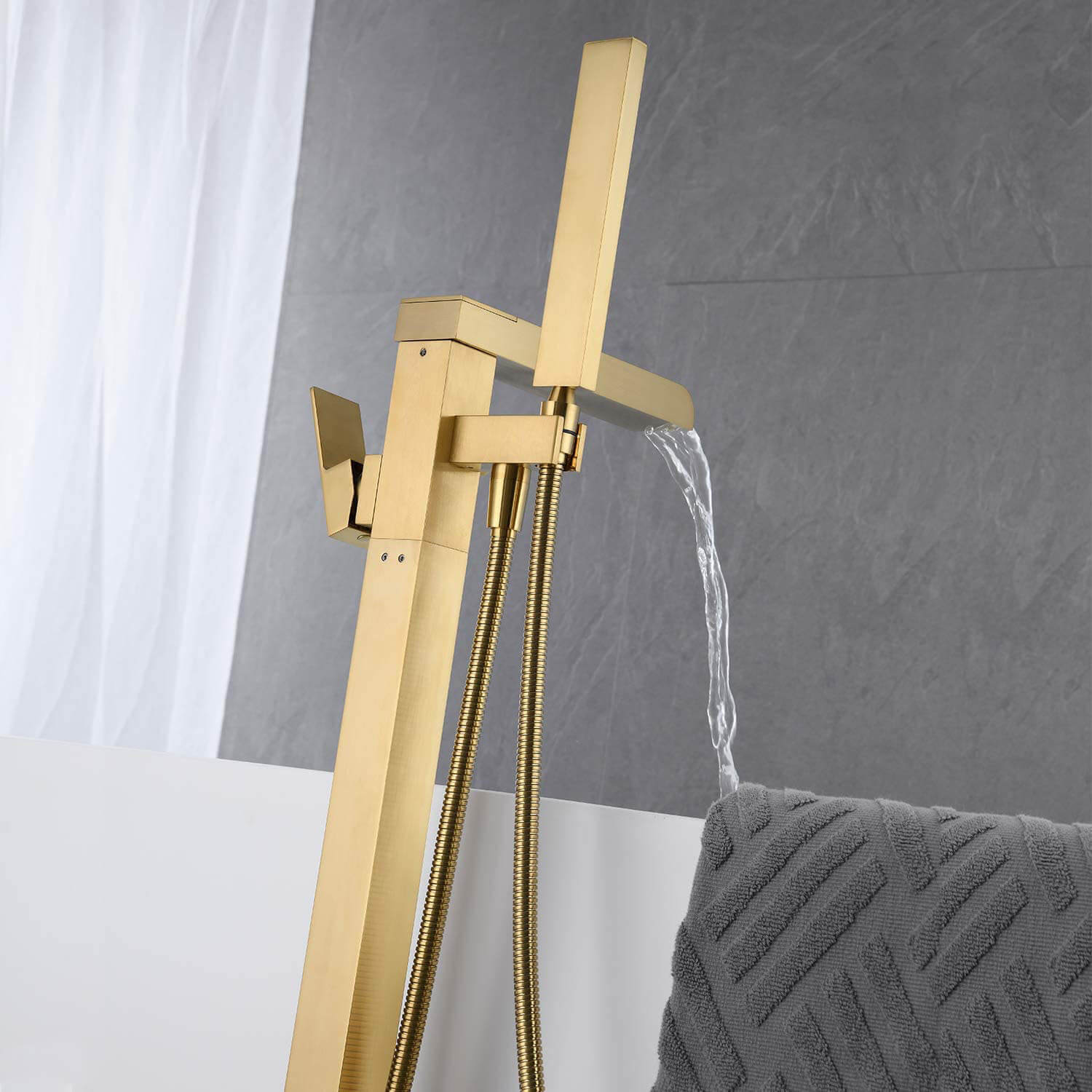 Freestanding bathtub faucet with hand shower