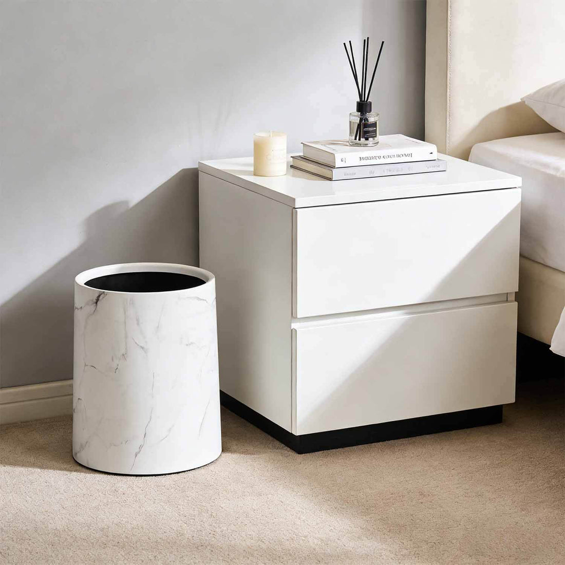 Odor sealing bathroom trash can