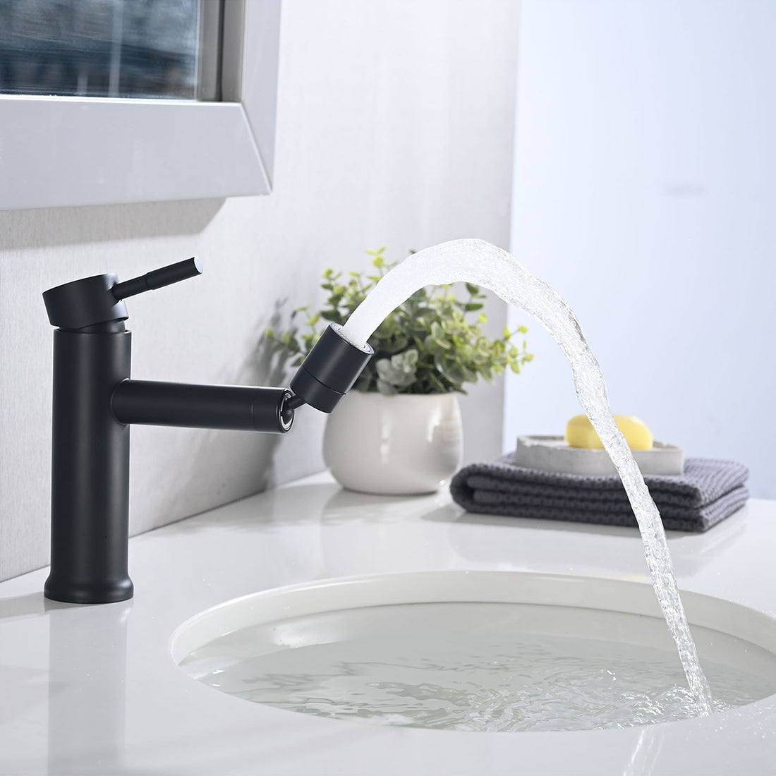 Single Hole Sink Faucet with 360° Rotating Aerator