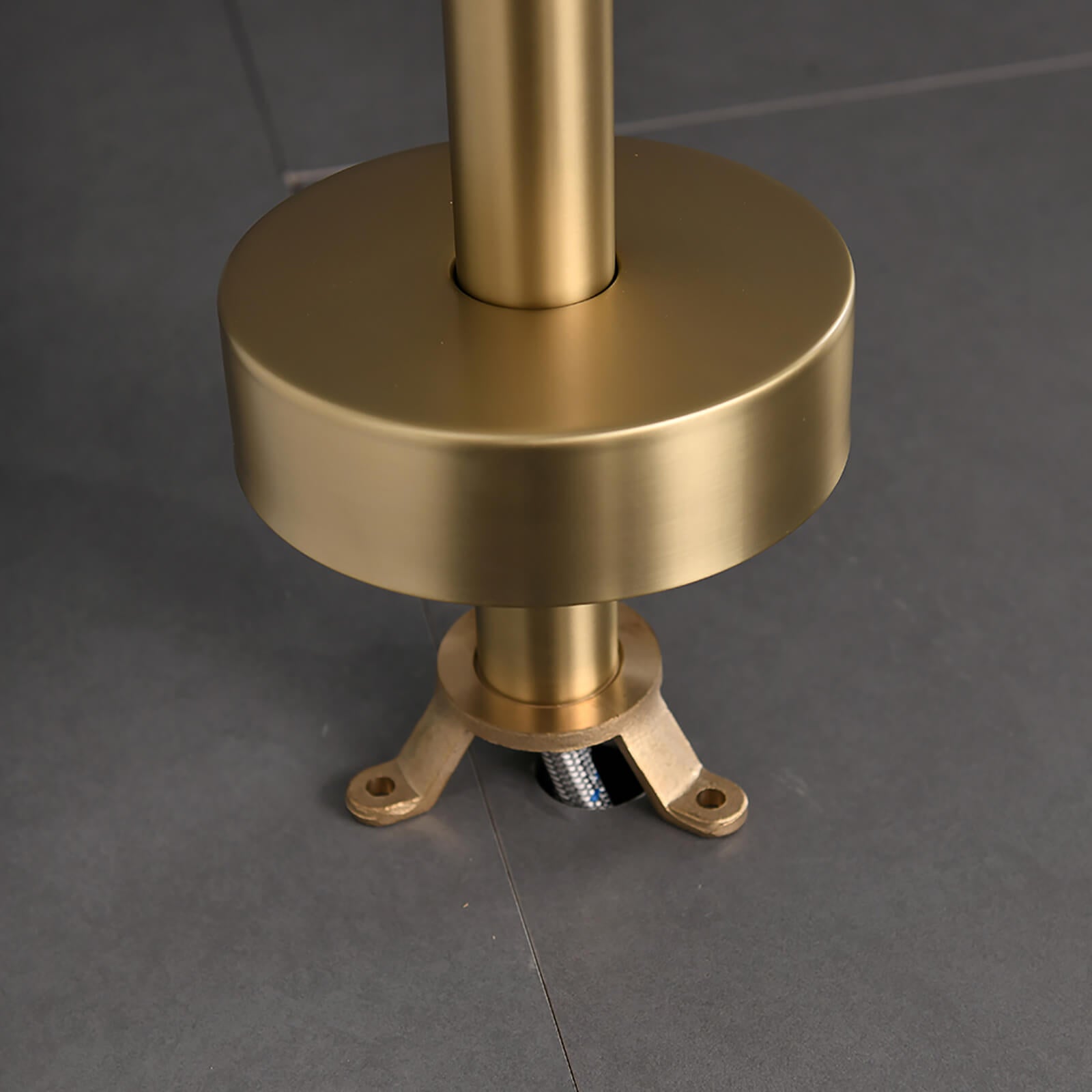 Three leg base brushed gold bathtub faucet