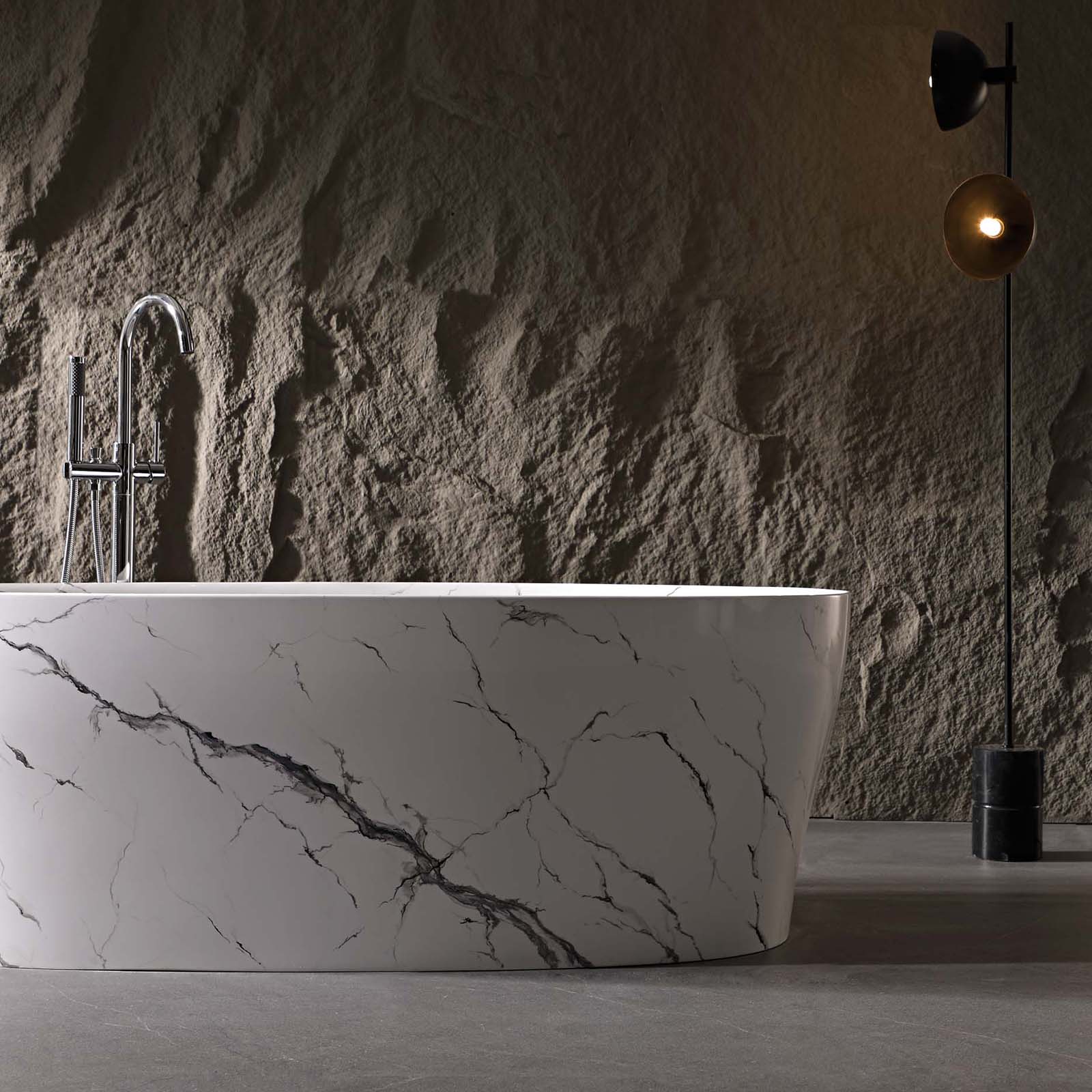 solid surface freestanding bathtub with seamless design