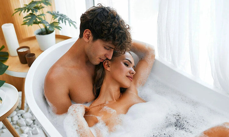 10 Romantic Bath Ideas for Couples That Go Beyond Just ‘Soaking’