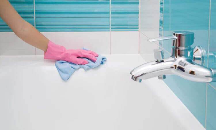 how to clean a bathtub