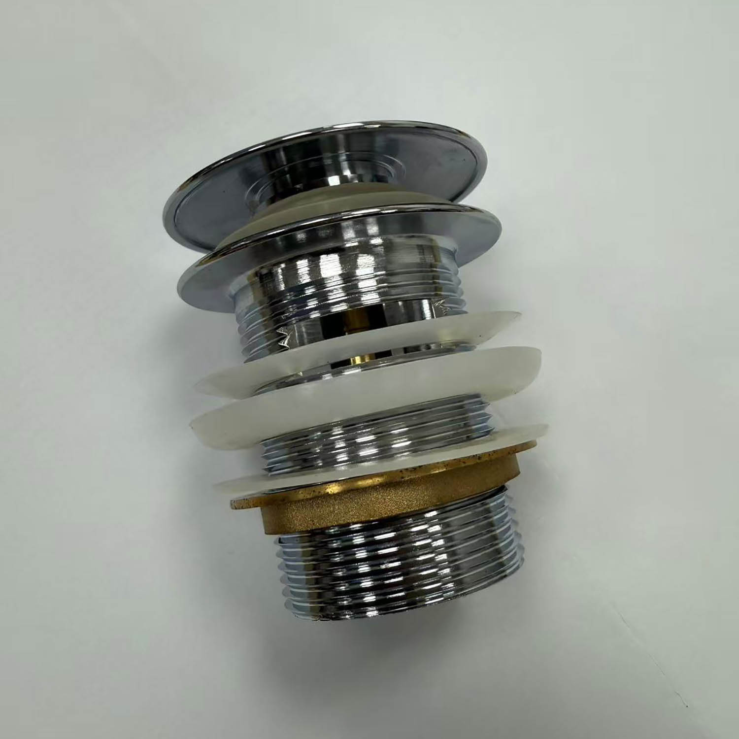 Chrome bathtub pop-up drain