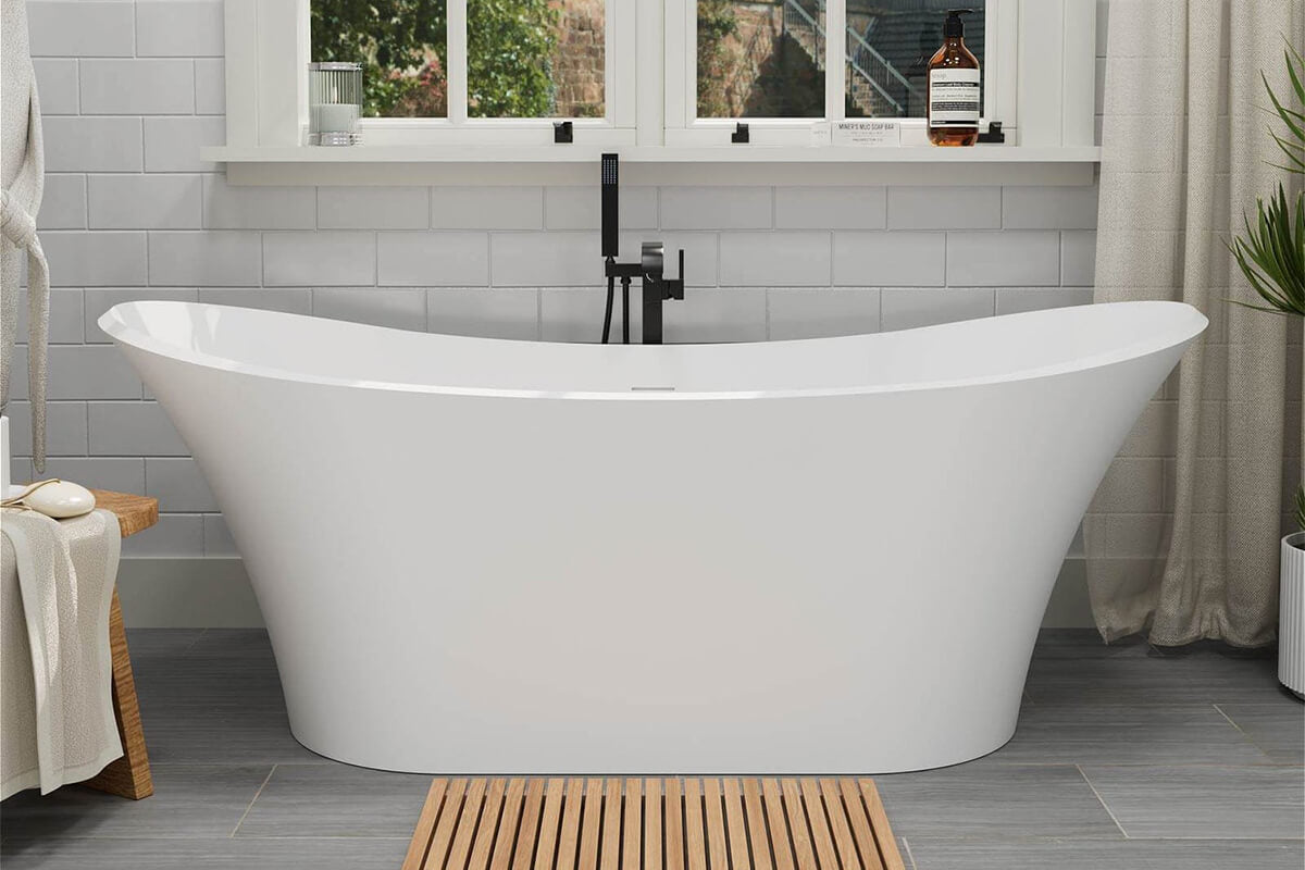 Double slipper bathtub for couples