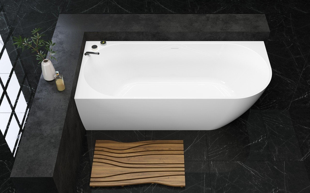 Luxurious corner bathtub