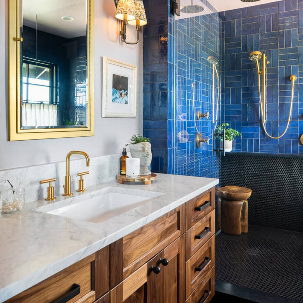 Use marble countertops to enhance the overall style of the bathroom