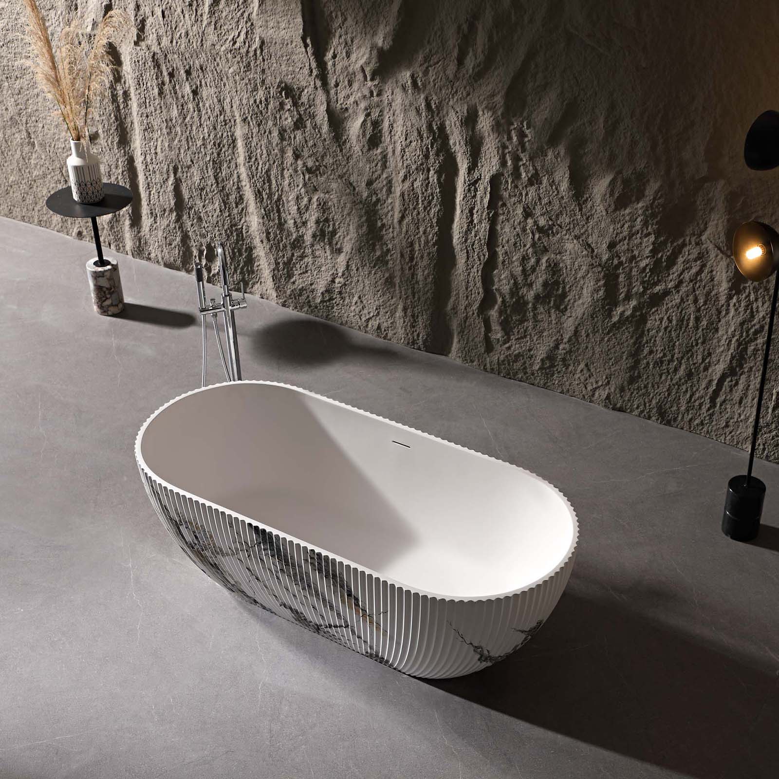 ink marble finish bathtub with vertical grooves design
