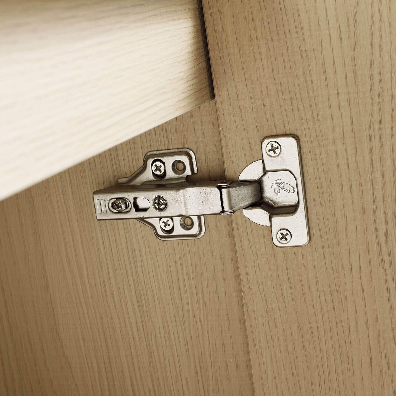 soft-closing door hinge